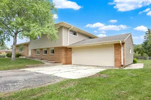 3860 Dale Dr, Brookfield, WI 53005 - Photo 6