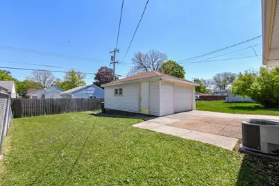 2228 N 116th St, Wauwatosa, WI 53226 - Photo 36