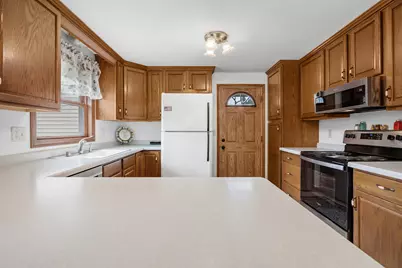 815  Jackson Dr, Cleveland, WI 53015 - Photo 2