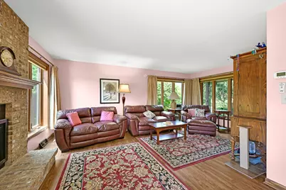 971 S Imperial Dr, Hartland, WI 53029 - Photo 8