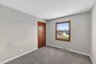 10550 S Peggy Dr, Oak Creek, WI 53154 - Photo 24
