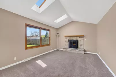 10550 S Peggy Dr, Oak Creek, WI 53154 - Photo 12