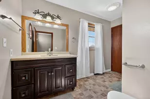 10550 S Peggy Dr, Oak Creek, WI 53154 - Photo 20