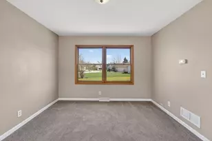 10550 S Peggy Dr, Oak Creek, WI 53154 - Photo 6