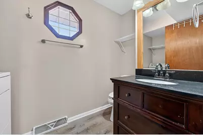 10550 S Peggy Dr, Oak Creek, WI 53154 - Photo 14