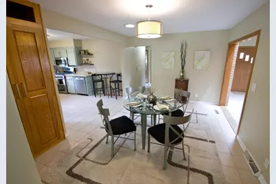 1705  Chapman Dr, Waukesha, WI 53189 - Photo 8