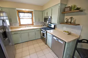 1705 Chapman Dr, Waukesha, WI 53189 - Photo 10