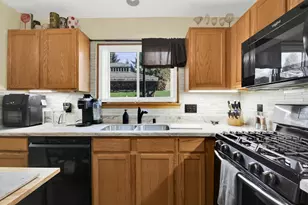 1260 Kennedy Dr, Hartford, WI 53027 - Photo 10