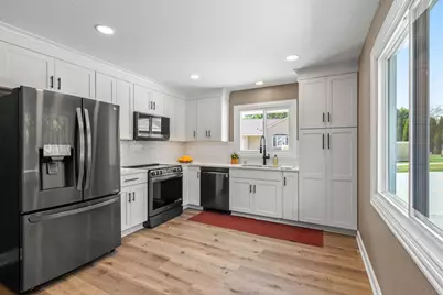 N20W28282  Oakton Rd, Delafield, WI 53072 - Photo 16