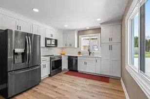 N20W28282 Oakton Rd, Delafield, WI 53072 - Photo 16