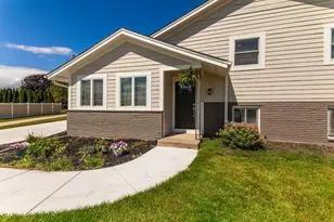 N20W28282 Oakton Rd, Delafield, WI 53072 - Photo 4