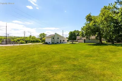 N20W28282  Oakton Rd, Delafield, WI 53072 - Photo 10