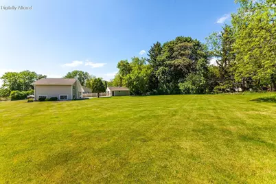 N20W28282  Oakton Rd, Delafield, WI 53072 - Photo 10