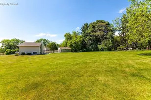 N20W28282 Oakton Rd, Delafield, WI 53072 - Photo 10
