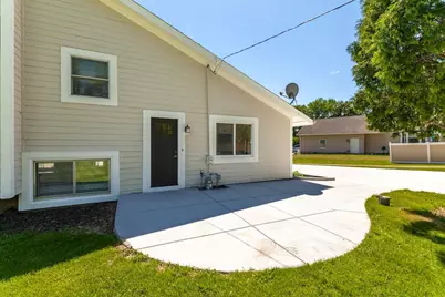 N20W28282  Oakton Rd, Delafield, WI 53072 - Photo 8