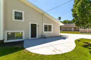 N20W28282 Oakton Rd, Delafield, WI 53072 - Photo 8