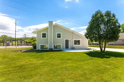 N20W28282  Oakton Rd, Delafield, WI 53072 - Photo 6