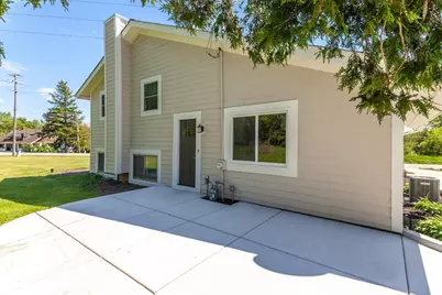 N20W28282  Oakton Rd, Delafield, WI 53072 - Photo 8