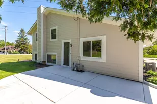 N20W28282 Oakton Rd, Delafield, WI 53072 - Photo 8