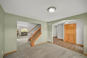 W231N7953 Martin Ct, Sussex, WI 53089 - Photo 4