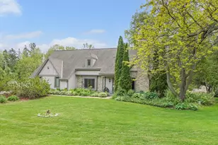 906 Scenic Heights Dr, Delafield, WI 53018 - Photo 1