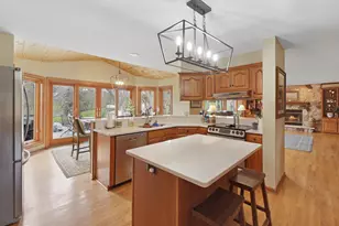 906 Scenic Heights Dr, Delafield, WI 53018 - Photo 8