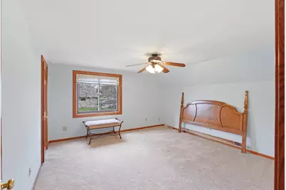 906  Scenic Heights Dr, Delafield, WI 53018 - Photo 24
