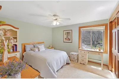 906  Scenic Heights Dr, Delafield, WI 53018 - Photo 22