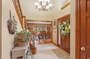906 Scenic Heights Dr, Delafield, WI 53018 - Photo 16