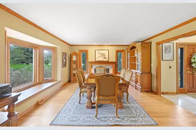 906  Scenic Heights Dr, Delafield, WI 53018 - Photo 6