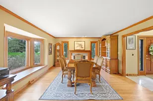 906 Scenic Heights Dr, Delafield, WI 53018 - Photo 6