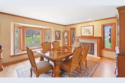 906  Scenic Heights Dr, Delafield, WI 53018 - Photo 6