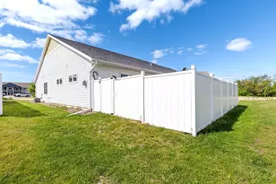 3827 Sunnyside Dr W, La Crosse, WI 54601 - Photo 18
