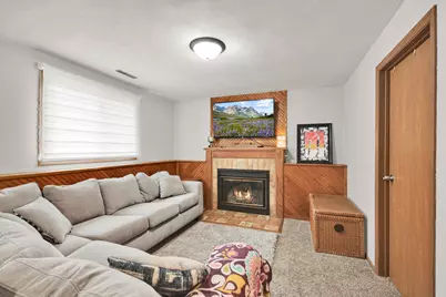 W233N6477  Kneiske Dr, Sussex, WI 53089 - Photo 14