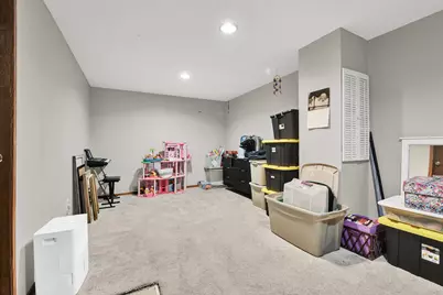 W233N6477  Kneiske Dr, Sussex, WI 53089 - Photo 20