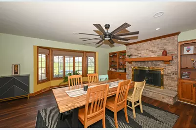 15800  Brook Ln, Brookfield, WI 53005 - Photo 8