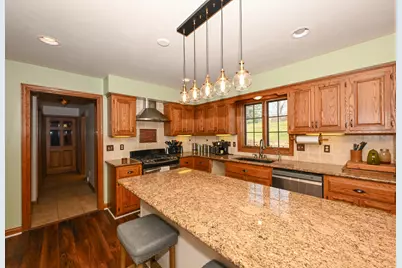 15800  Brook Ln, Brookfield, WI 53005 - Photo 6