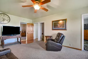 5450 Beechnut Dr, Wayne, WI 53040 - Photo 4