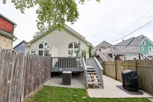 1739 N Warren Ave, Milwaukee, WI 53202 - Photo 32