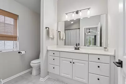 1739 N Warren Ave, Milwaukee, WI 53202 - Photo 24