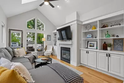 1739 N Warren Ave, Milwaukee, WI 53202 - Photo 6