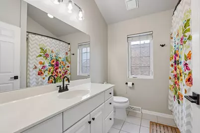 1739 N Warren Ave, Milwaukee, WI 53202 - Photo 28