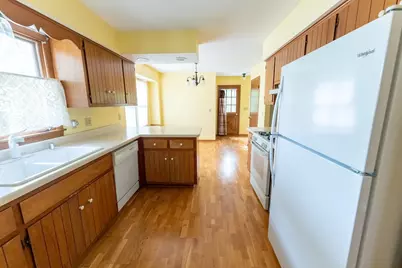 714 E Capitol Dr, Hartland, WI 53029 - Photo 4