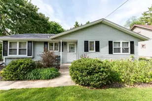 714 E Capitol Dr, Hartland, WI 53029 - Photo 1
