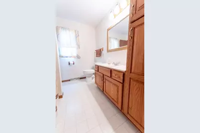 714 E Capitol Dr, Hartland, WI 53029 - Photo 20