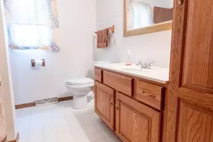 714 E Capitol Dr, Hartland, WI 53029 - Photo 20