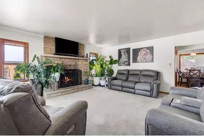 2781 S 76th St, West Allis, WI 53219 - Photo 8