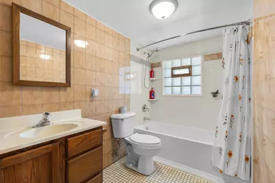 2781 S 76th St, West Allis, WI 53219 - Photo 14