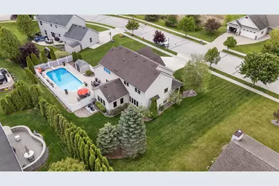 348 S Maple Ln, Saukville, WI 53080 - Photo 10