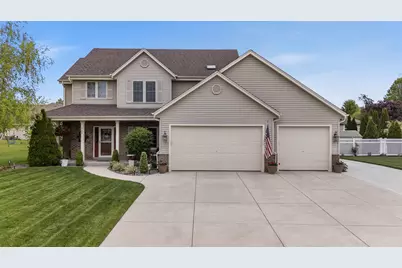 348 S Maple Ln, Saukville, WI 53080 - Photo 2